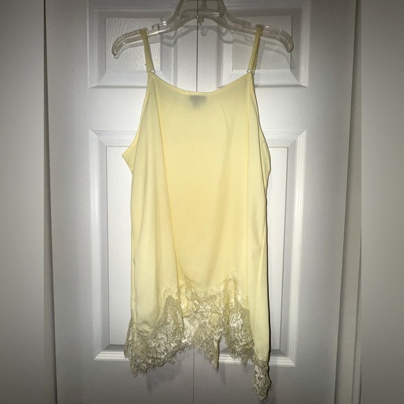 Torrid sheer flowy yellow Lace Trim Women's camo tank. Size 1. GUC - Picture 3 of 9